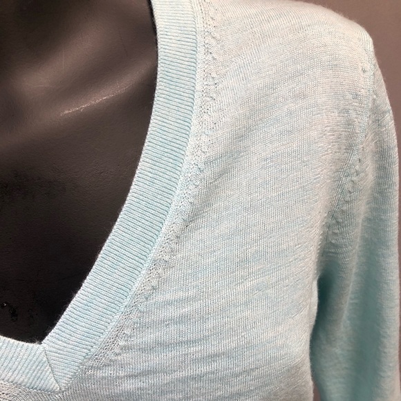 Banana Republic Merino Wool V Neck Sweater - Picture 5 of 6